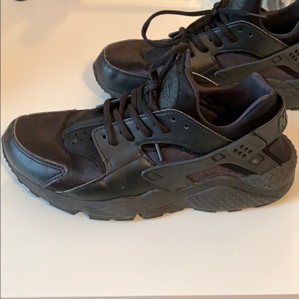 Black Nike Huarache